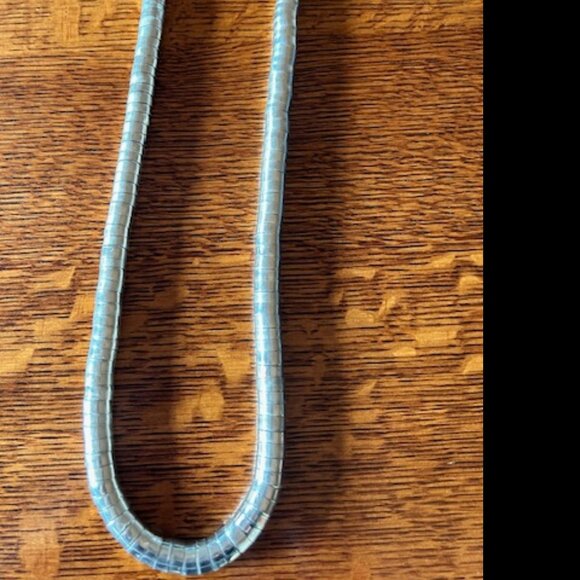 Slinky necklace - Picture 1 of 3